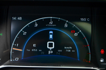 2017款众泰SR9 2.0T自动极致之梦版