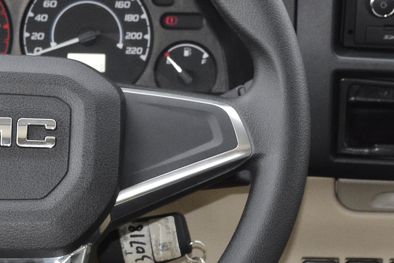 2017款特顺2.4L手动商务型短轴中顶11/12座4G69S4N