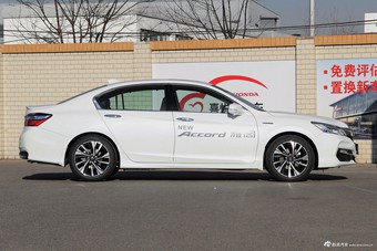 2016款雅阁混动2.0L自动锐尊版 白色