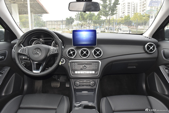 2017款奔驰GLA级 GLA200 1.6T自动时尚型