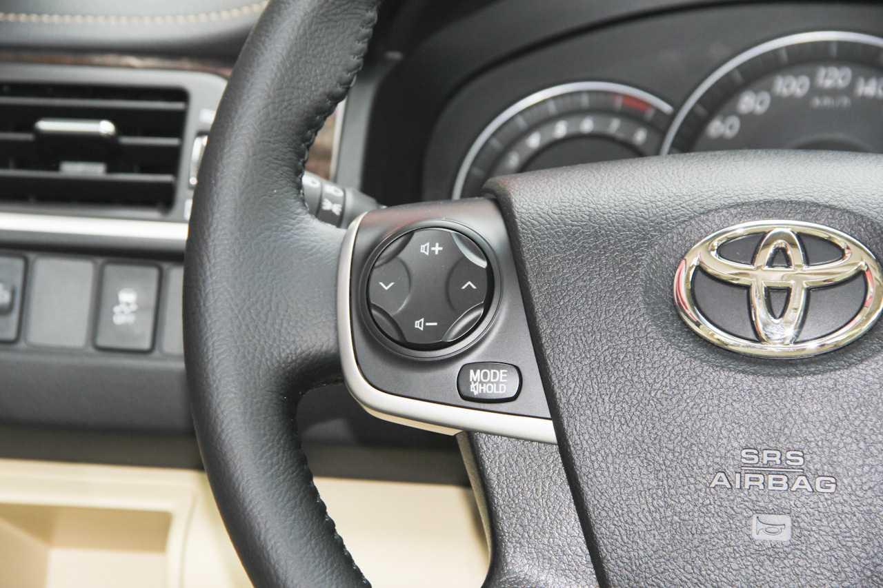 2016款凯美瑞2.0L自动十周年纪念领先版