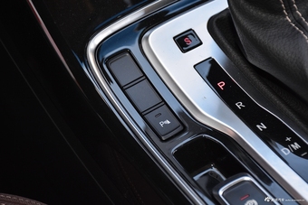 2017款宝骏560 1.5T DCT旗舰型7座