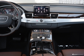 2017款奥迪A8L 45 TFSI quattro领先精英版