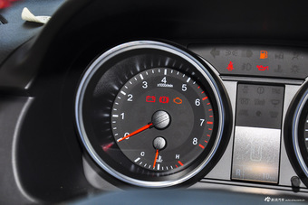 2016款哈弗H6升级版1.5T自动两驱尊贵型