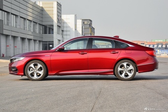 2018款本田雅阁锐·混动2.0L自动锐尊版