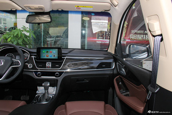 2017款宝骏560 1.5T DCT尊享型