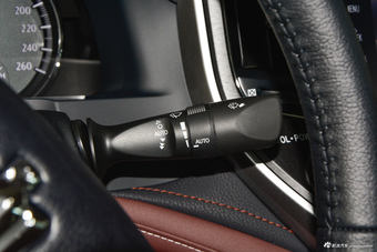 2018款皇冠2.0T自动运动版