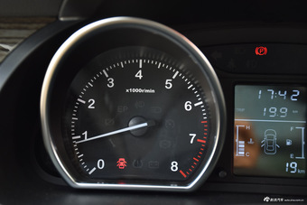 2015款众泰T600 1.5T手动尊贵型 典雅金