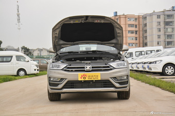 2016款众泰SR7 1.5T自动魔方之路版图片