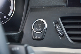 2018款宝马1系120i自动设计套装型