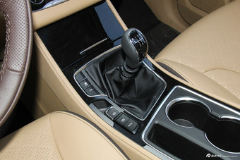 2017款宝骏730 1.5T手动豪华型7座