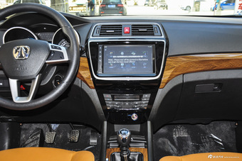 2016款北汽威旺S50 1.5T手动欢动版超越型