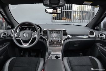 2017款大切诺基3.0L自动柴油高性能四驱版图片