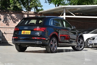 2018款奥迪Q5L 2.0T自动45 TFSI尊享运动型