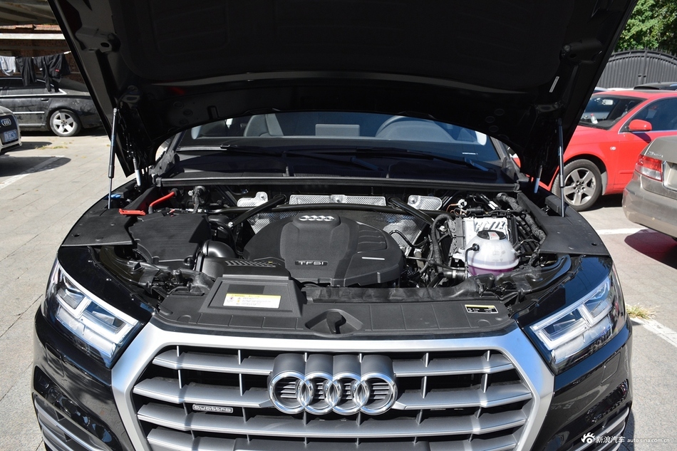 2018款奥迪Q5L 2.0T自动45 TFSI尊享运动型