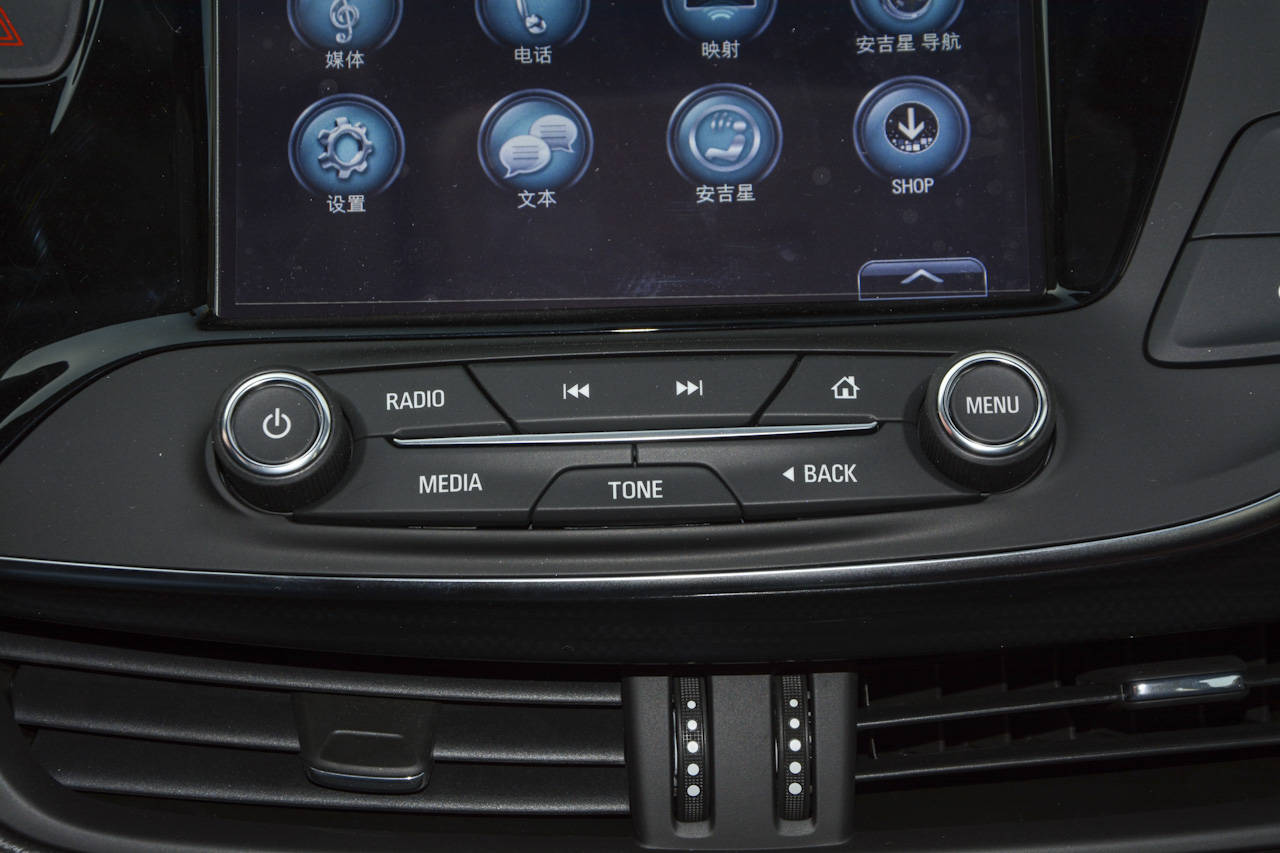 2018款昂科威2.0T自动四驱精英型28T