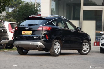 2017款奔腾X80 2.0L自动精英型