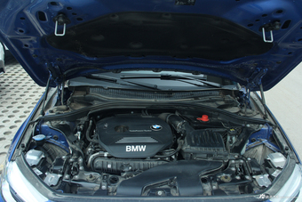 2017款宝马1系120i自动设计套装型 