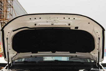 2016款撼路者2.0T自动两驱豪华版汽油 珠光白