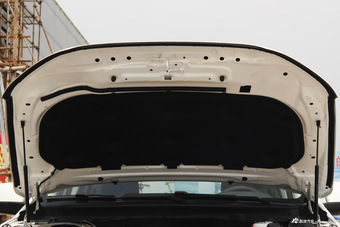 2016款撼路者2.0T自动两驱豪华版汽油 珠光白