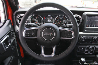 2018款牧马人2.0T自动四门撒哈拉版