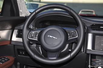 2017款捷豹XFL 2.0T自动240PS奢华版