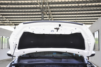 2015款猎豹CS10 2.0T手动新锐版  雅典白