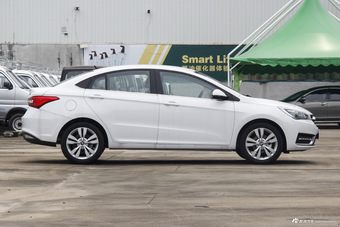 2016款艾瑞泽5 1.5L手动领潮版 俊逸白