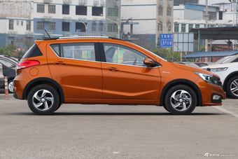 2017款宝骏310 1.5L自动豪华型