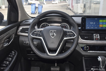 2017款宝骏730 1.5T自动风尚型7座