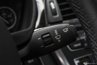 2016款宝马3系GT 320i 2.0T自动设计套装型 矿石白