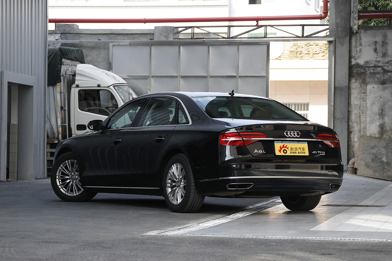 2016款奥迪A8L 3.0T自动45TFSI quattro时尚型