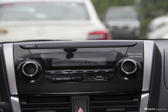 2017款威驰FS 1.5L手动锋驰版 