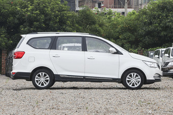 2016款宝骏730 1.5T手动舒适版 7座