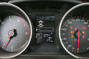 2017款骏派D60 1.8L自动豪华天窗版