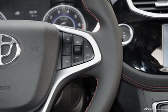 2016款中华V3 1.5T自动旗舰型 炫舞橙