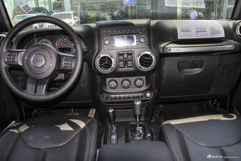 2015款牧马人3.0L自动四门舒享版Sahara