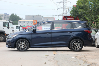 2018款比亚迪宋MAX 1.5T自动智联旗舰型6座