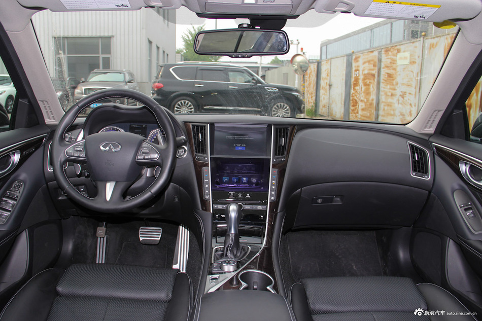 2016款英菲尼迪Q50L 2.0T自动豪华运动版