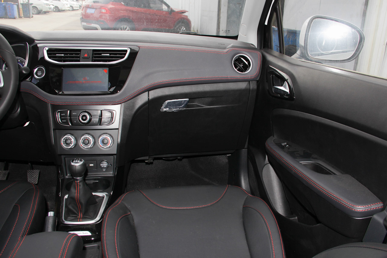 2016款中华V3 1.5L手动智能型