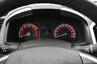 2018款铃拓2.5T手动四驱豪华款JE4D25Q5A