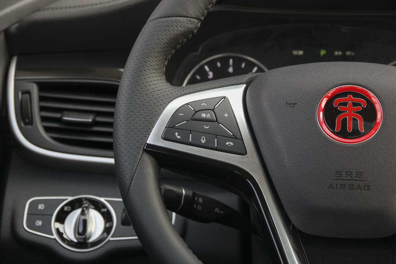 2017款比亚迪宋MAX 1.5T自动互联尊贵型 