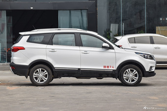 2016款北汽幻速S3L 1.5L手动尊贵型