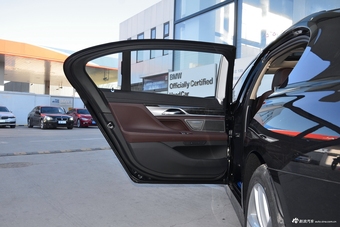 2018款宝马7系730Li 2.0T自动尊享型卓越套装