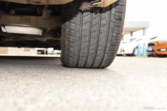 2015款金牛座2.0T自动时尚型 铂钻白