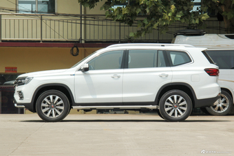 2018款荣威RX8 2.0T自动智联网两驱旗舰版