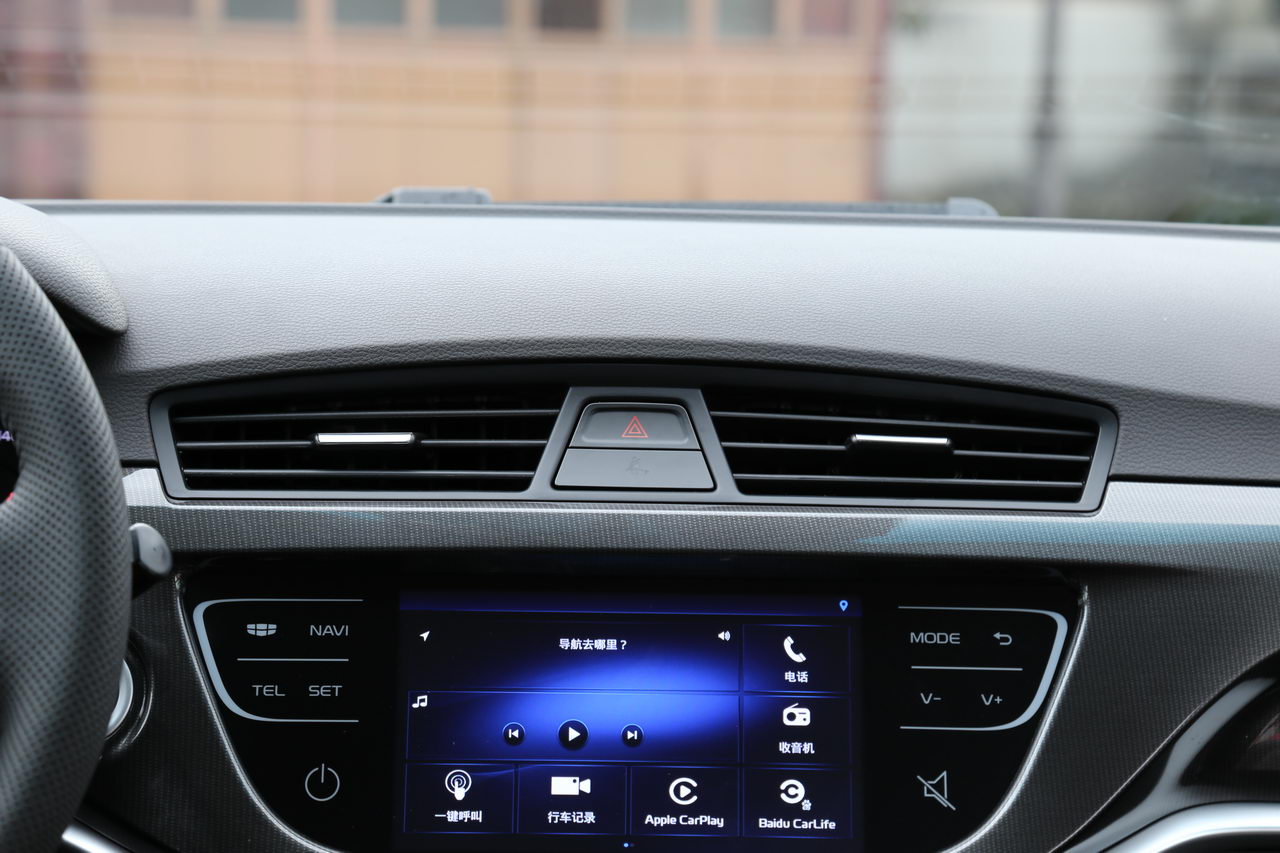 2017款吉利帝豪1.3T自动RS两厢百万款向上版