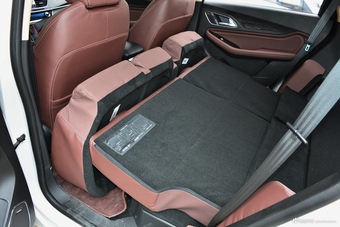 2017款宝骏560 1.5T DCT旗舰型