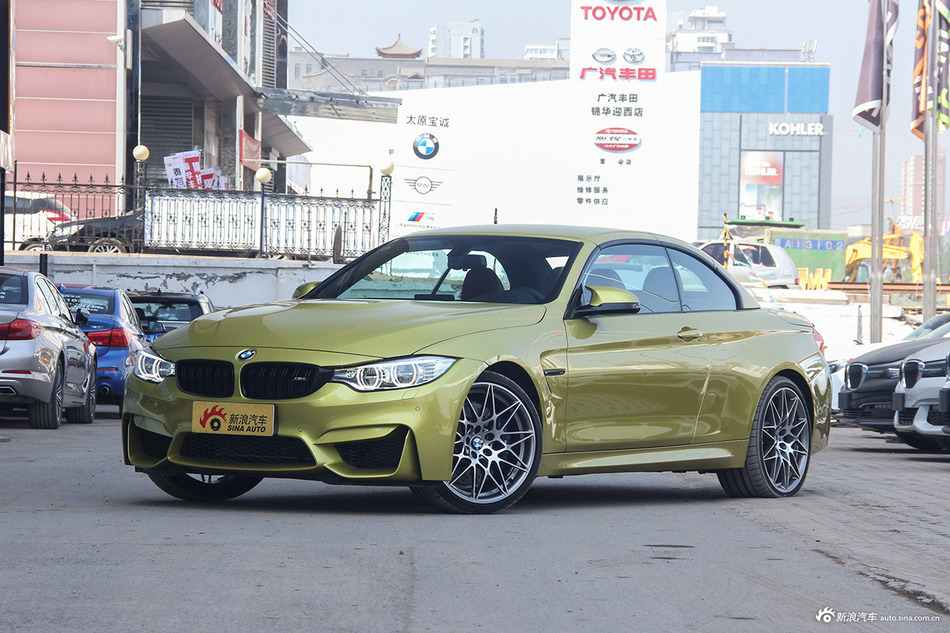 2017款宝马M4自动双门轿跑车