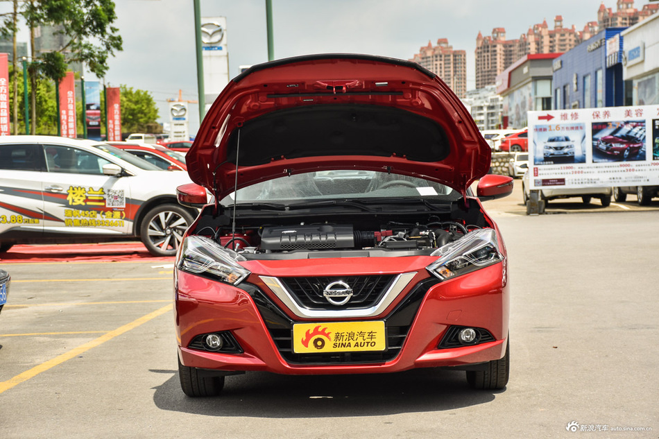 2016款蓝鸟 1.6L自动炫酷版 烈焰红